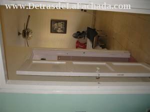 Pasillo que comunica dos de los cuartos