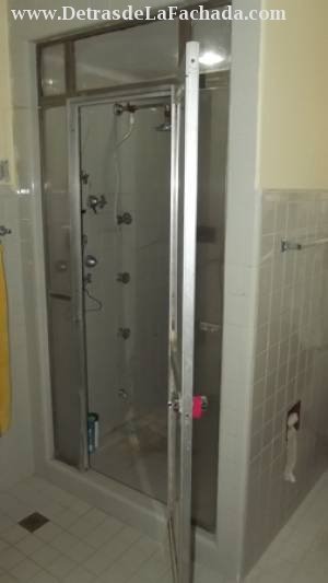 Bathroom with hydro-massage