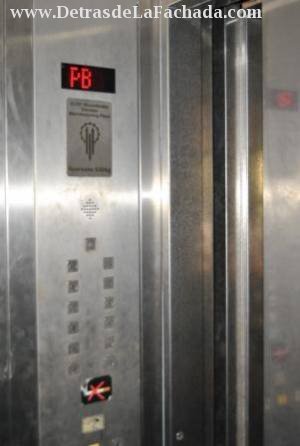El elevador por dentro