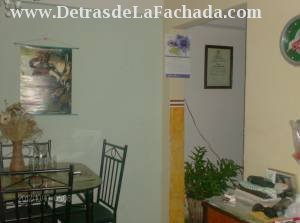 Dsde the kitchen to the dining room