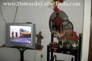 &quot;Dresser with mirror and Tv Sony 29\&