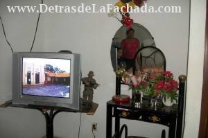 Comoda con espejo y Tv Sony 29\&amp;quot;