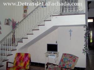 SALETA AND STAIRCASE TO SECOND FLOOR
