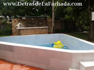 Swimming pool and bar