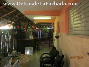 Side terrace and ranchon (bar, kitchen, bathroom)