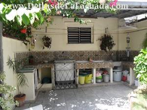 Plateau to wash in the backyard