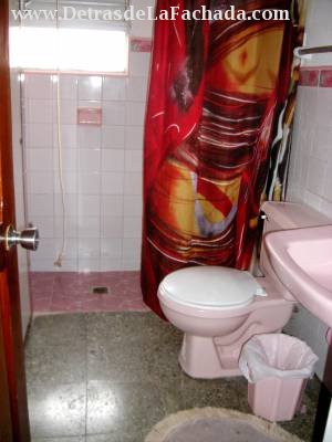 calle 35, # 4210, entre 42 y 44. Cienfuegos. Cuba.