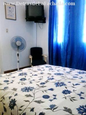 First room with balcony to the street