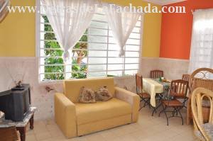 Sala con vista a la calle, apartamento planta baja