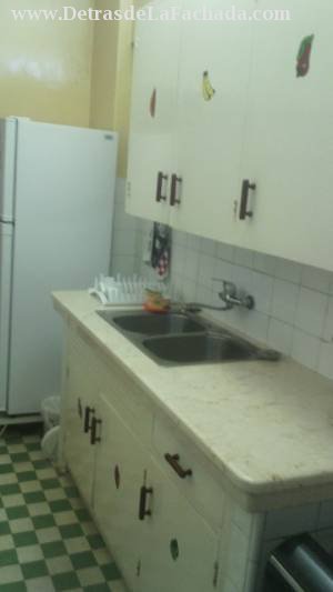 Calle 20 de Mayo #659 apto 33, e/ Panchito Gómez y Masó.