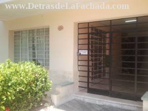 Entrada al edifcio. El apto esta a la izquierda