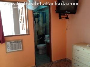 Entrada al baño desde la habitación