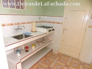 Aramburu, No. 16, e/ Jovellar y Vapor. Centro Habana. La Habana. Cuba.