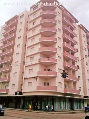 Belascoaín #452 Piso 7 Apartamento 722 Esquina Zanja en el Centro de la Habana.