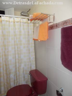 Calle Aguila entre Neptuno y San Miguel