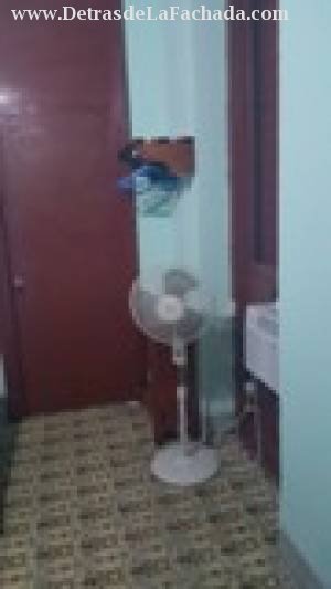 Room with air conditioning and fan