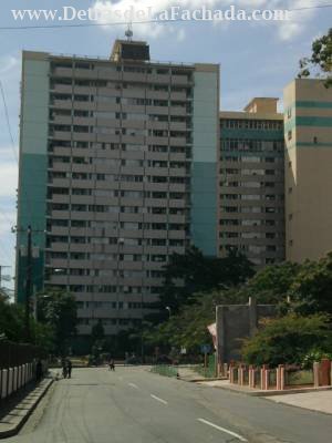 Avenida Garzon Edificio Turquino apto 4B