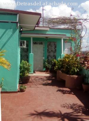 Calle República # 558 A e/ Francisquito y Van Horne