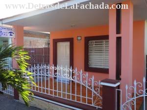 Calle: Candelario Agüero 206, entre Onelio Hernández y Arnaldo Ramírez