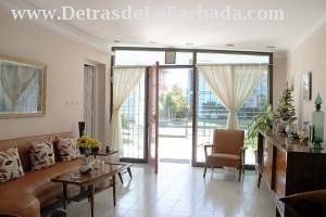 Avenida 8 # 3703 entre Paseo El Pardo y calle 39. Reparto Punta Gorda.