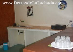 Calle Flor Crombet 67 entre 24 de Febrero y 10 de Octubre.