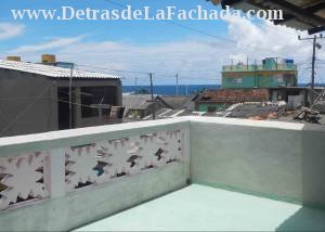 Calle Flor Crombet 67 entre 24 de Febrero y 10 de Octubre.