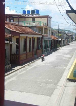 Calle Flor Crombet 67 entre 24 de Febrero y 10 de Octubre.