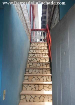 Calle Flor Crombet 67 entre 24 de Febrero y 10 de Octubre.