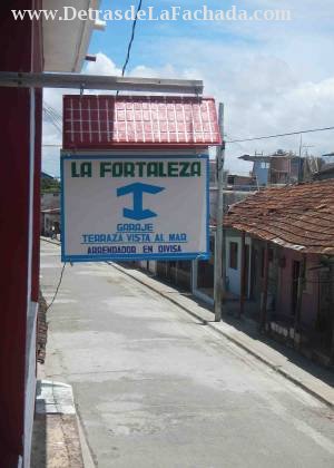 Calle Flor Crombet 67 entre 24 de Febrero y 10 de Octubre.