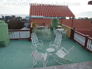 Calle Félix Ruenes 29 entre Céspedes y Coroneles Galano, Cuba, código postal 97310