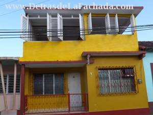 Calle Félix Ruenes 29 entre Céspedes y Coroneles Galano, Cuba, código postal 97310