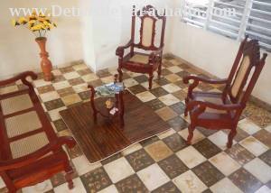 Calle Flor Crombet 67 entre 24 de Febrero y 10 de Octubre.