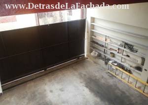 Calle Flor Crombet 67 entre 24 de Febrero y 10 de Octubre.