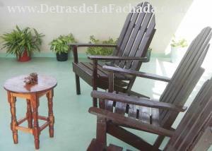 Calle Flor Crombet 67 entre 24 de Febrero y 10 de Octubre.