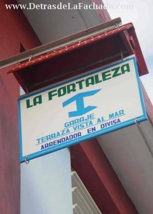 Calle Flor Crombet 67 entre 24 de Febrero y 10 de Octubre.