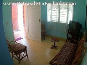 Calle Luz Caballero 38 e/ Narciso López y Cervantes