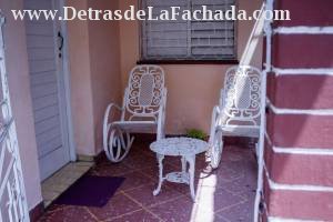 Calle Luz Caballero 38 e/ Narciso López y Cervantes