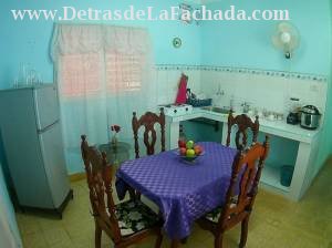 Calle Luz Caballero 38 e/ Narciso López y Cervantes