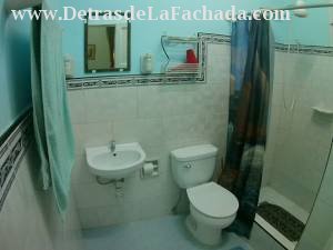 Calle Luz Caballero 38 e/ Narciso López y Cervantes