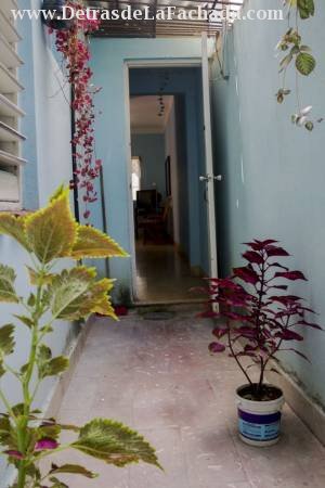 Calle Luz Caballero 38 e/ Narciso López y Cervantes