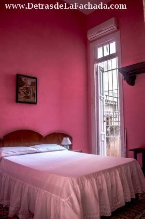 Calle 15 No. 1004 e/ 10 y 12