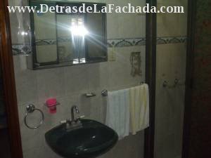 FIRST FLOOR BATHROOM