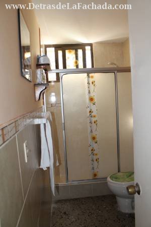 Calle 156 # 104 e/e 1ra y 1ra A