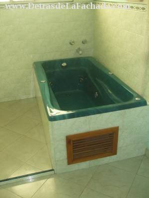 WHIRLPOOL TUB