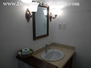 Calle 24 #406 entre 23 y 25. Vedado. La Habana