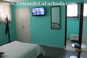 Calle 156 # 104 e/e 1ra y 1ra A