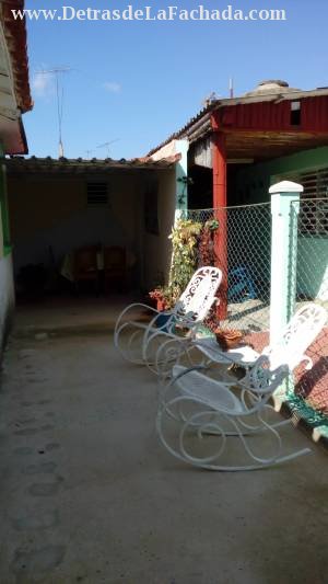 Calle 4ta, # 33, e/ 7ma y novena La Colchoneria