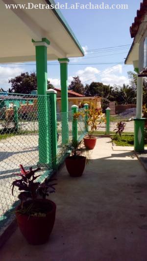 Calle 4ta, # 33, e/ 7ma y novena La Colchoneria