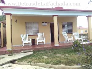 Calle Salvador Cisneros Este, Pasaje A-1 # 7 e/ calle B-1 y arroyo del Duelo