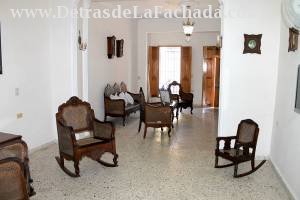 Calle Desengaño # 220-A entre calle Frank País y calle Cruz Verde.